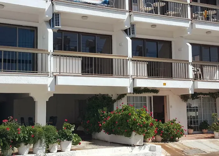 Manoli Apartments